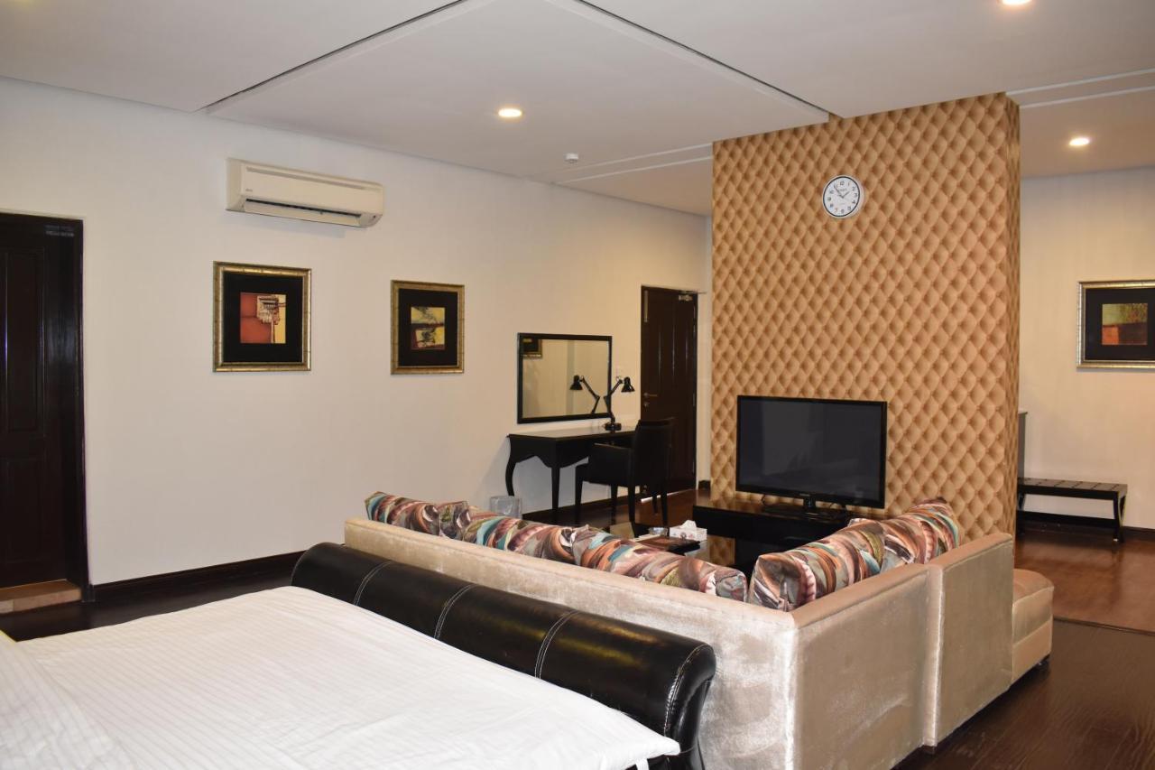 Safari Club 1 Hotel Rawalpindi Bagian luar foto